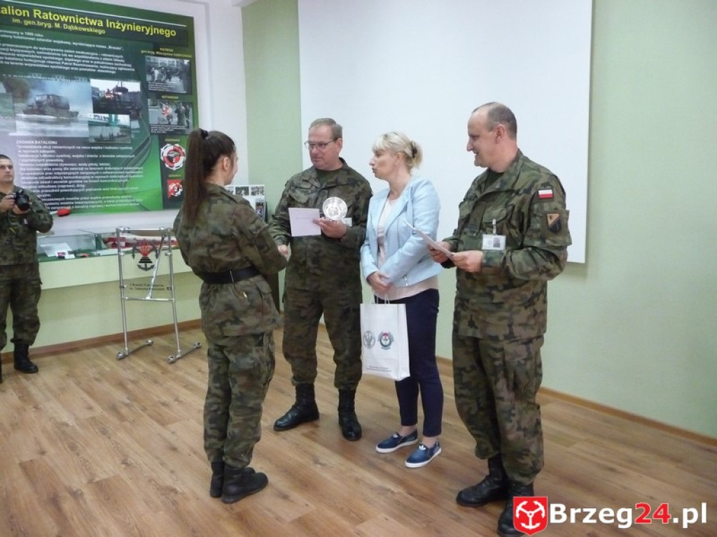 Młodzież II LO w Brzegu na obozie szkoleniowym  finansowanym przez Ministerstwo Obrony Narodowej