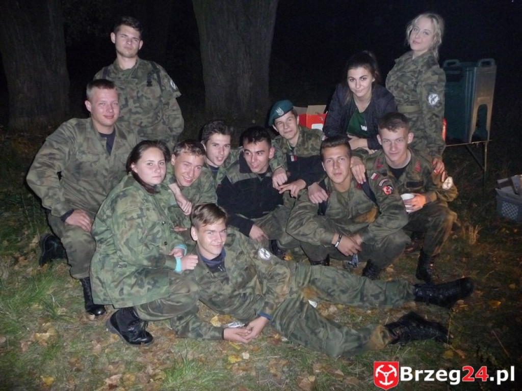 Młodzież II LO w Brzegu na obozie szkoleniowym  finansowanym przez Ministerstwo Obrony Narodowej