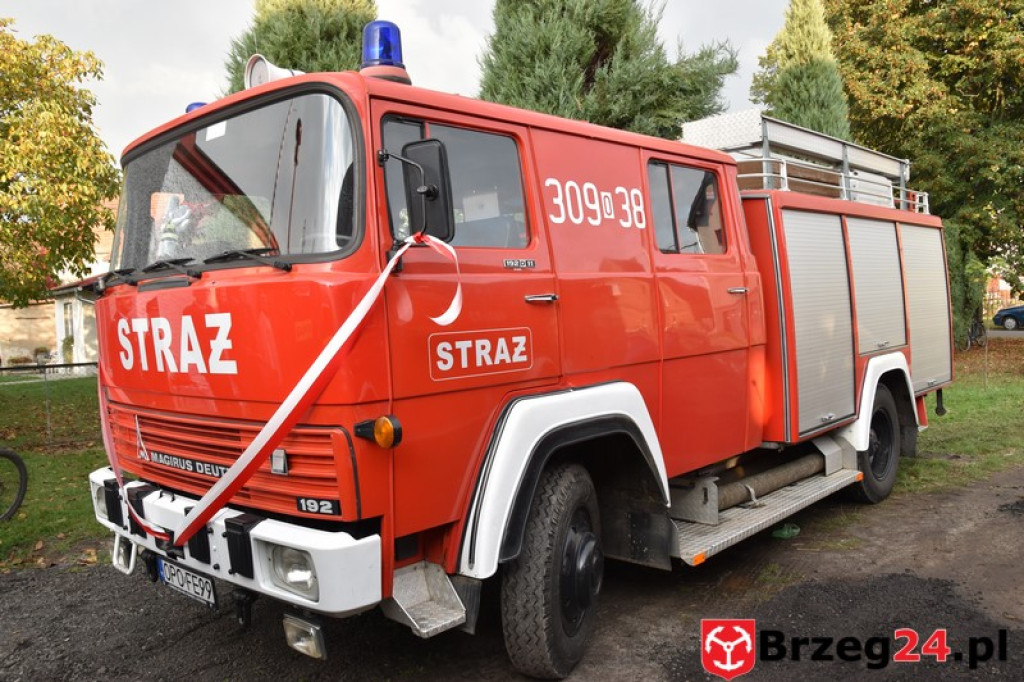 Strażacy z Czeskiej Wsi otrzymali nowy wóz bojowy