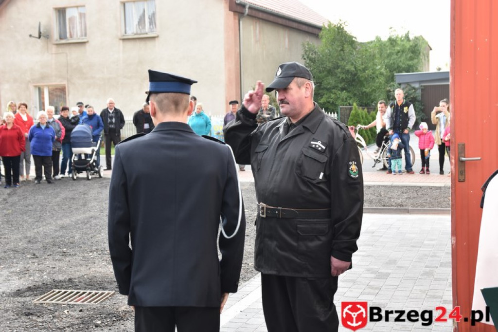 Strażacy z Czeskiej Wsi otrzymali nowy wóz bojowy