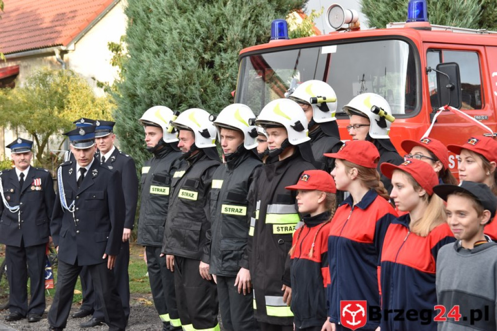 Strażacy z Czeskiej Wsi otrzymali nowy wóz bojowy