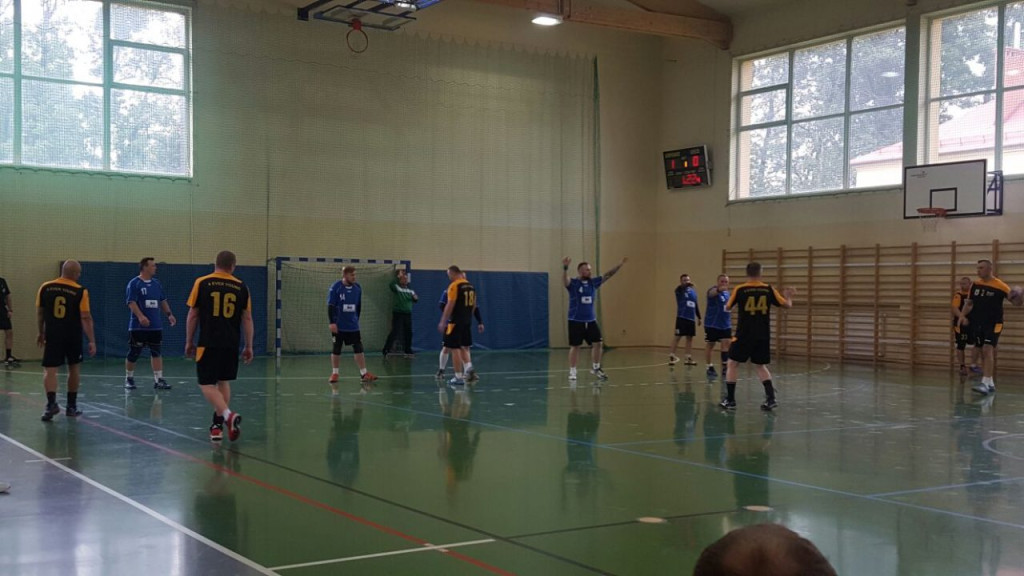 Zwycięstwem w Ustroniu grodkowscy Oldboje 4Ever Young rozpoczęli sezon 2016/2017