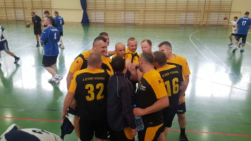 Zwycięstwem w Ustroniu grodkowscy Oldboje 4Ever Young rozpoczęli sezon 2016/2017