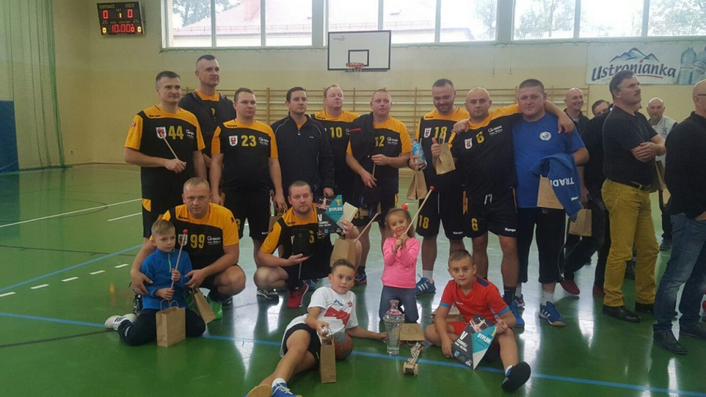 Zwycięstwem w Ustroniu grodkowscy Oldboje 4Ever Young rozpoczęli sezon 2016/2017