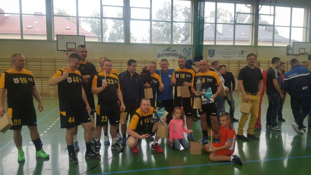 Zwycięstwem w Ustroniu grodkowscy Oldboje 4Ever Young rozpoczęli sezon 2016/2017