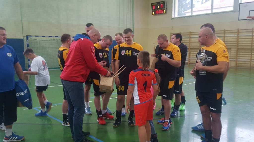 Zwycięstwem w Ustroniu grodkowscy Oldboje 4Ever Young rozpoczęli sezon 2016/2017