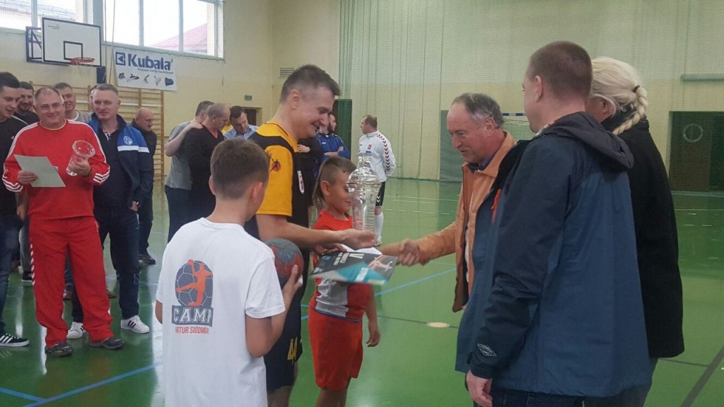 Zwycięstwem w Ustroniu grodkowscy Oldboje 4Ever Young rozpoczęli sezon 2016/2017