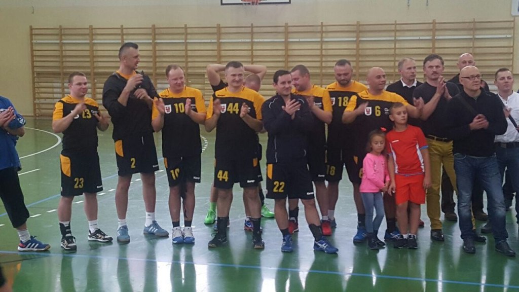 Zwycięstwem w Ustroniu grodkowscy Oldboje 4Ever Young rozpoczęli sezon 2016/2017