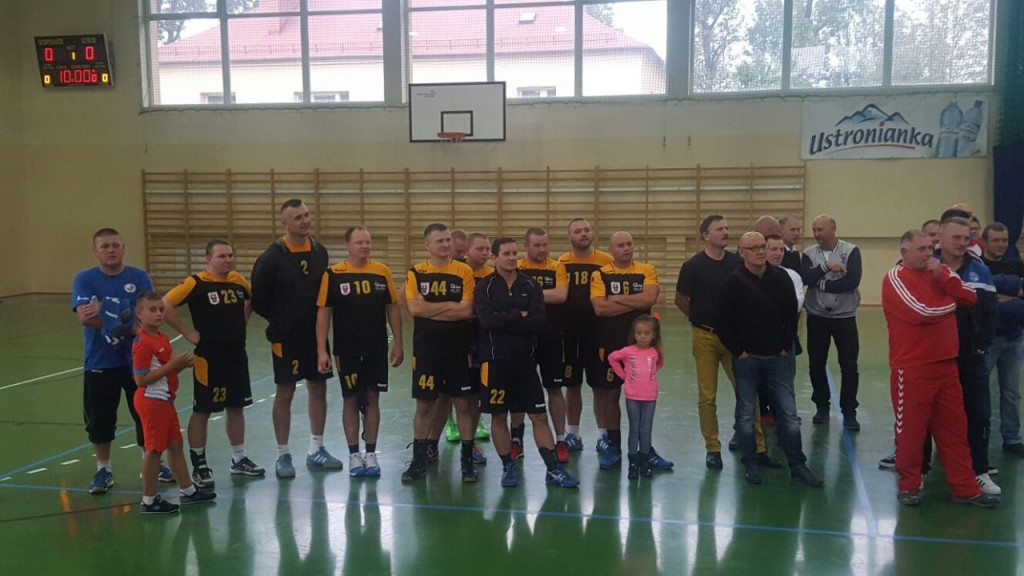 Zwycięstwem w Ustroniu grodkowscy Oldboje 4Ever Young rozpoczęli sezon 2016/2017