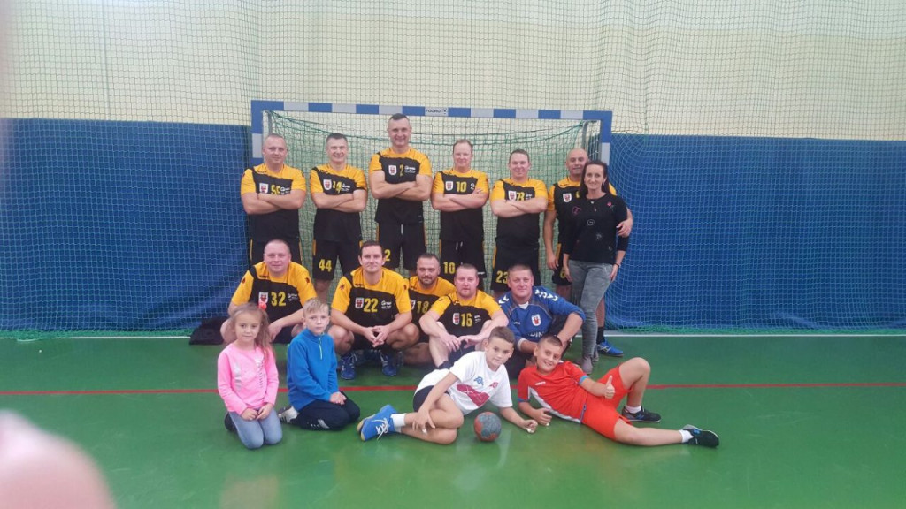 Zwycięstwem w Ustroniu grodkowscy Oldboje 4Ever Young rozpoczęli sezon 2016/2017