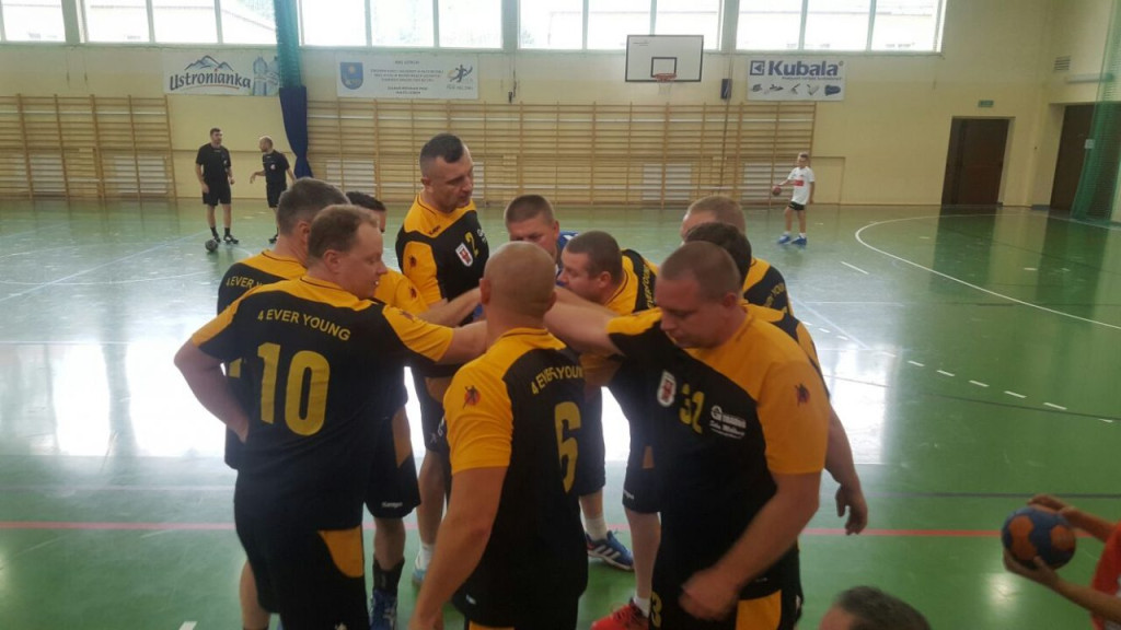 Zwycięstwem w Ustroniu grodkowscy Oldboje 4Ever Young rozpoczęli sezon 2016/2017