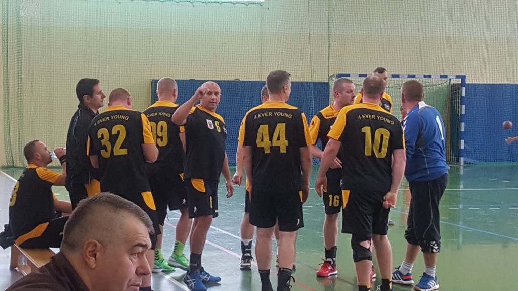 Zwycięstwem w Ustroniu grodkowscy Oldboje 4Ever Young rozpoczęli sezon 2016/2017