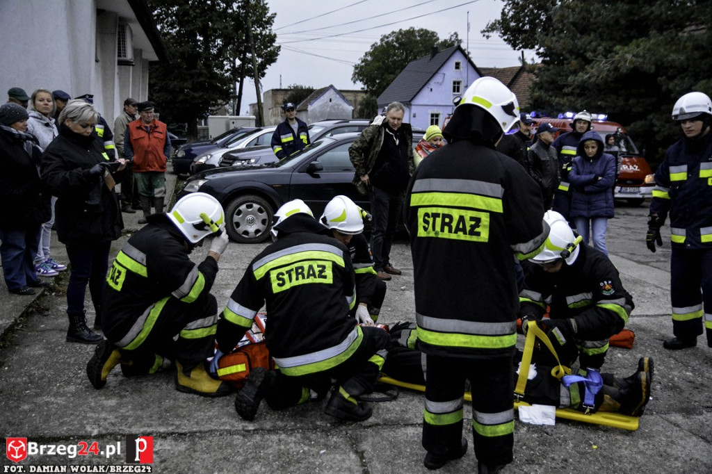 Pożar magazynu i wypadek samochodowy podczas ćwiczeń strażaków [fotorelacja]
