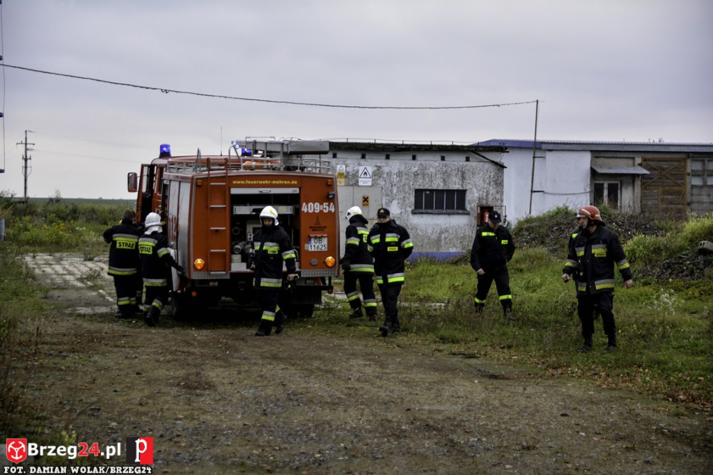 Pożar magazynu i wypadek samochodowy podczas ćwiczeń strażaków [fotorelacja]