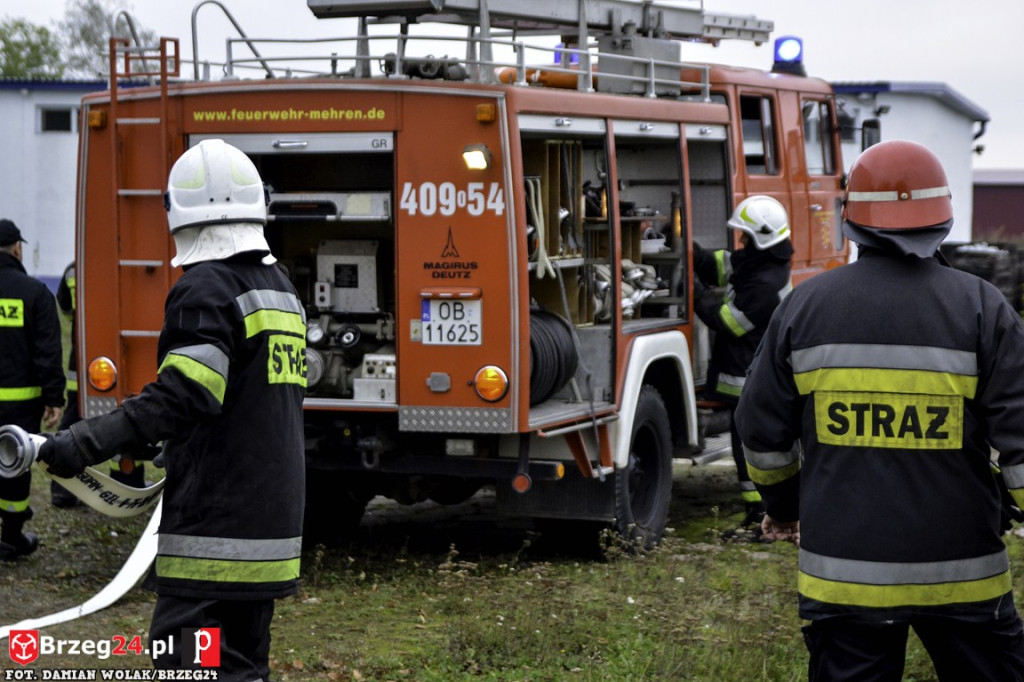 Pożar magazynu i wypadek samochodowy podczas ćwiczeń strażaków [fotorelacja]