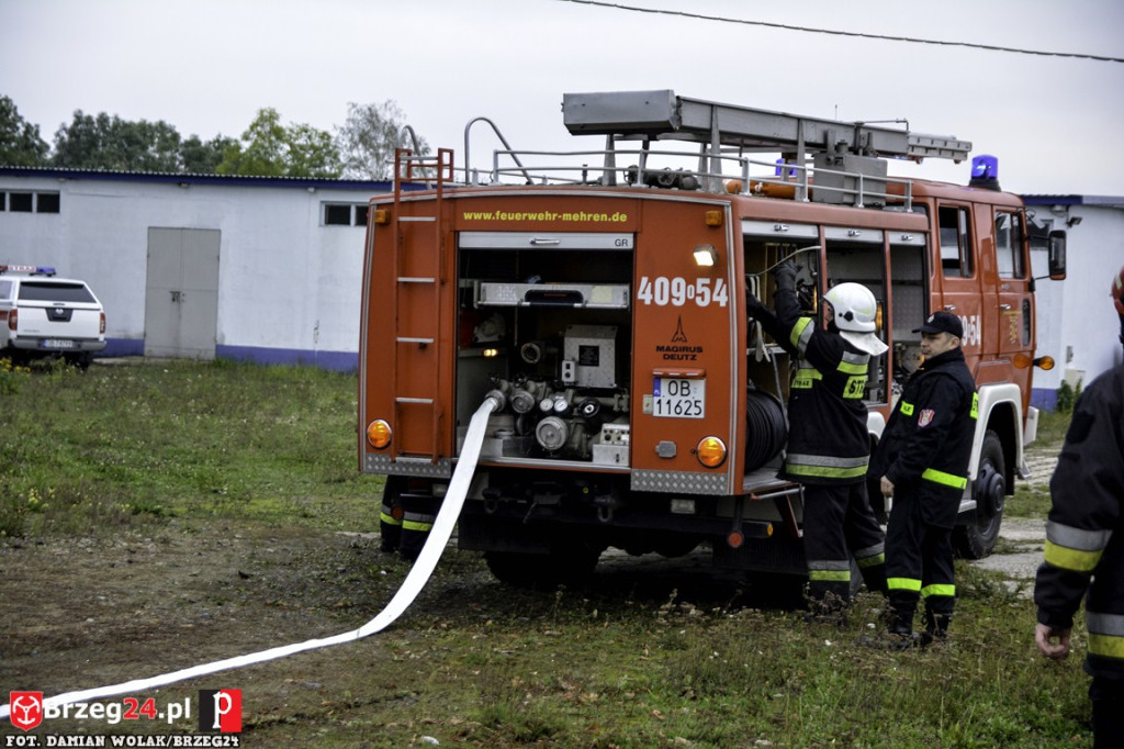 Pożar magazynu i wypadek samochodowy podczas ćwiczeń strażaków [fotorelacja]