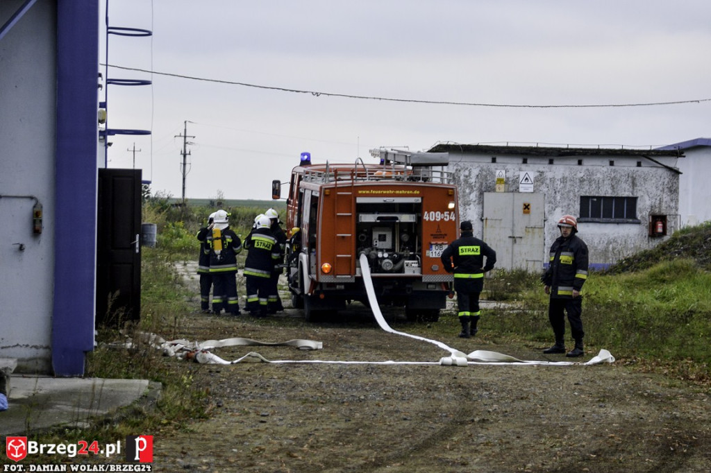 Pożar magazynu i wypadek samochodowy podczas ćwiczeń strażaków [fotorelacja]