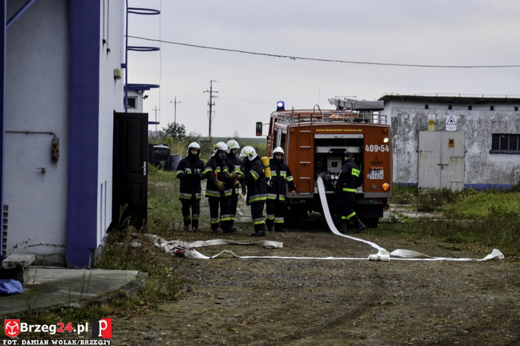 Pożar magazynu i wypadek samochodowy podczas ćwiczeń strażaków [fotorelacja]