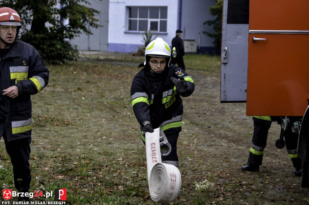 Pożar magazynu i wypadek samochodowy podczas ćwiczeń strażaków [fotorelacja]