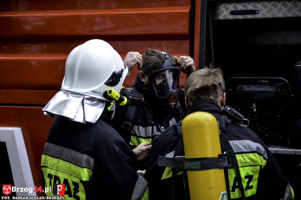 Pożar magazynu i wypadek samochodowy podczas ćwiczeń strażaków [fotorelacja]