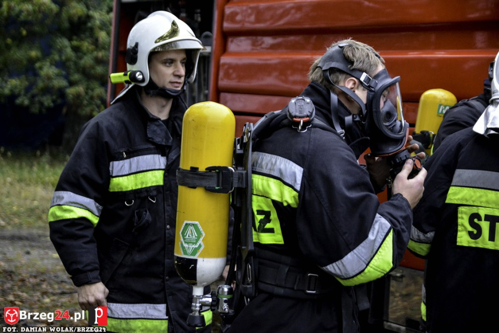 Pożar magazynu i wypadek samochodowy podczas ćwiczeń strażaków [fotorelacja]