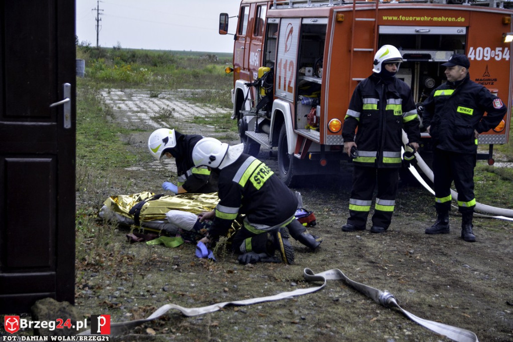 Pożar magazynu i wypadek samochodowy podczas ćwiczeń strażaków [fotorelacja]