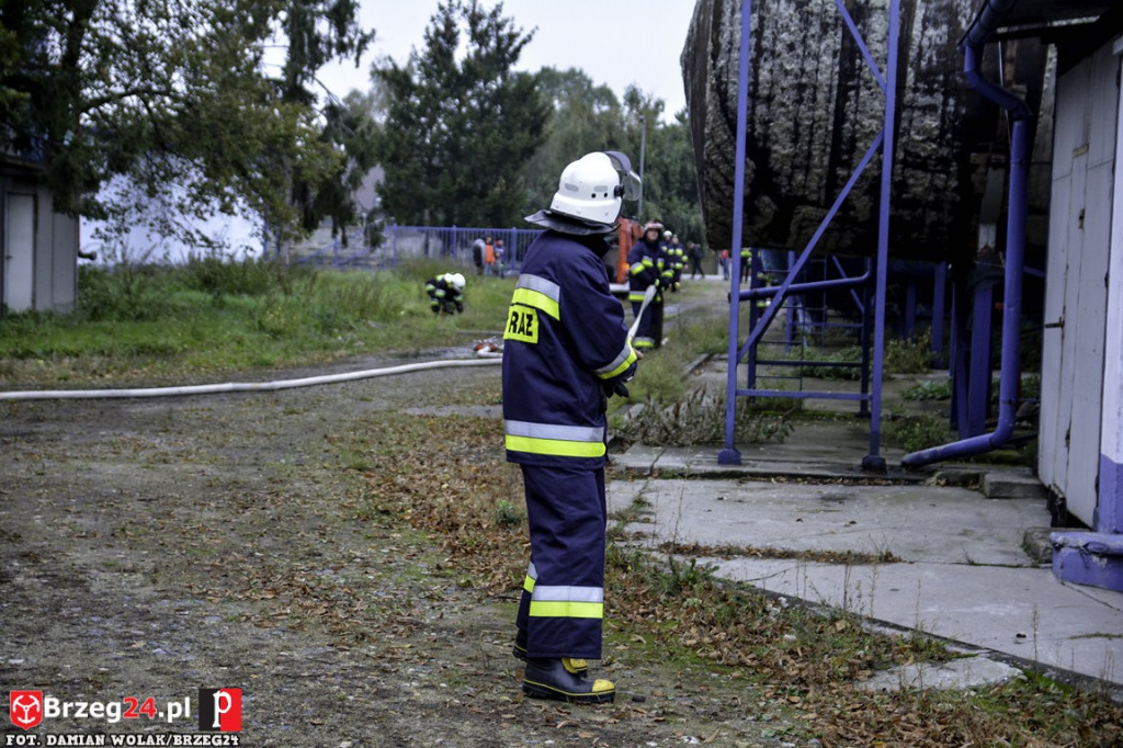 Pożar magazynu i wypadek samochodowy podczas ćwiczeń strażaków [fotorelacja]