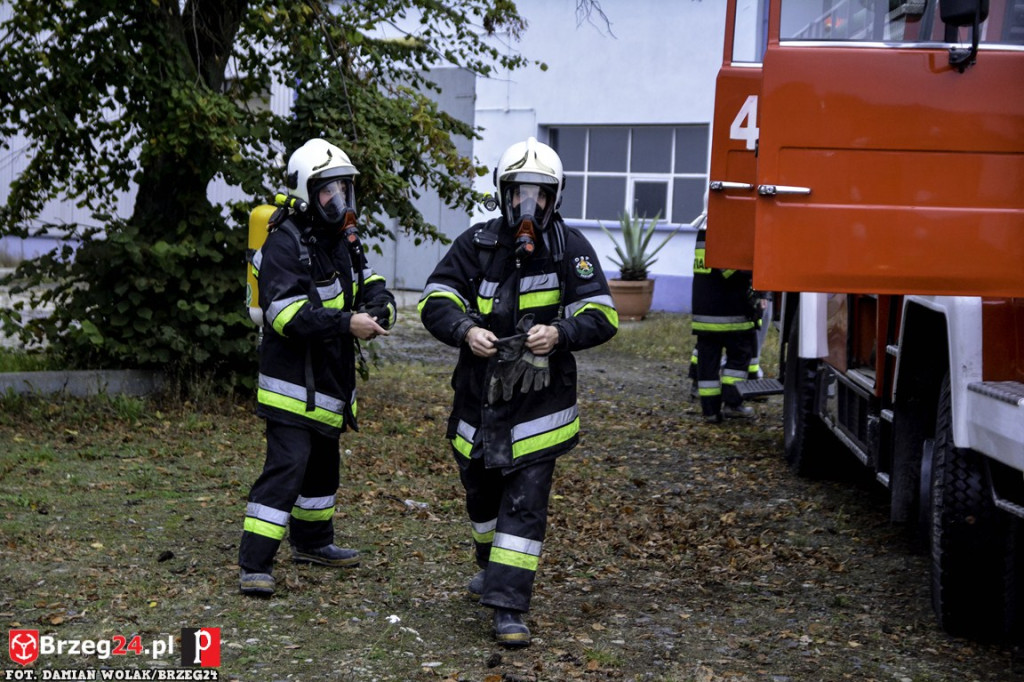 Pożar magazynu i wypadek samochodowy podczas ćwiczeń strażaków [fotorelacja]