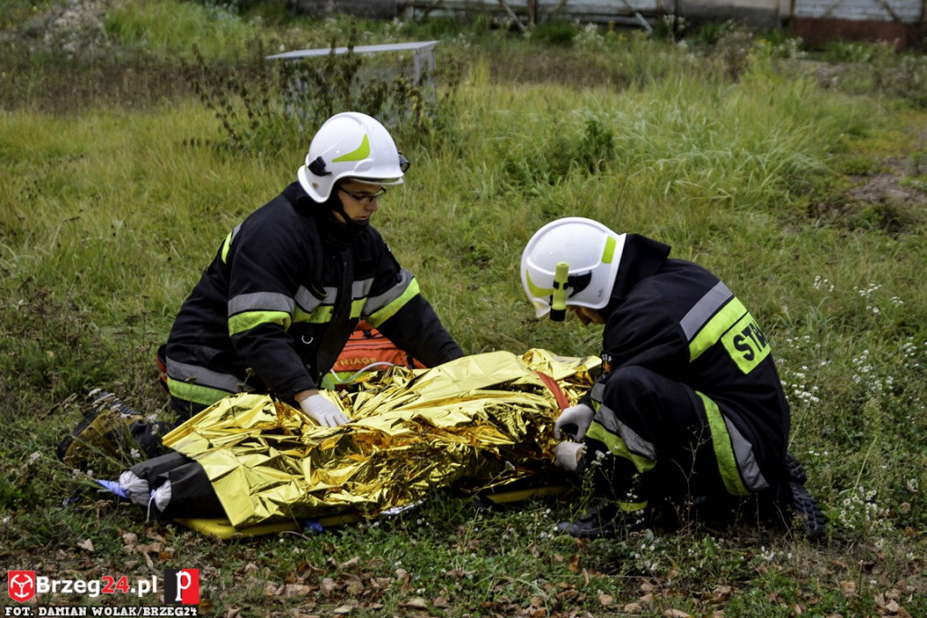 Pożar magazynu i wypadek samochodowy podczas ćwiczeń strażaków [fotorelacja]