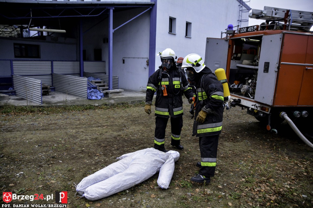 Pożar magazynu i wypadek samochodowy podczas ćwiczeń strażaków [fotorelacja]