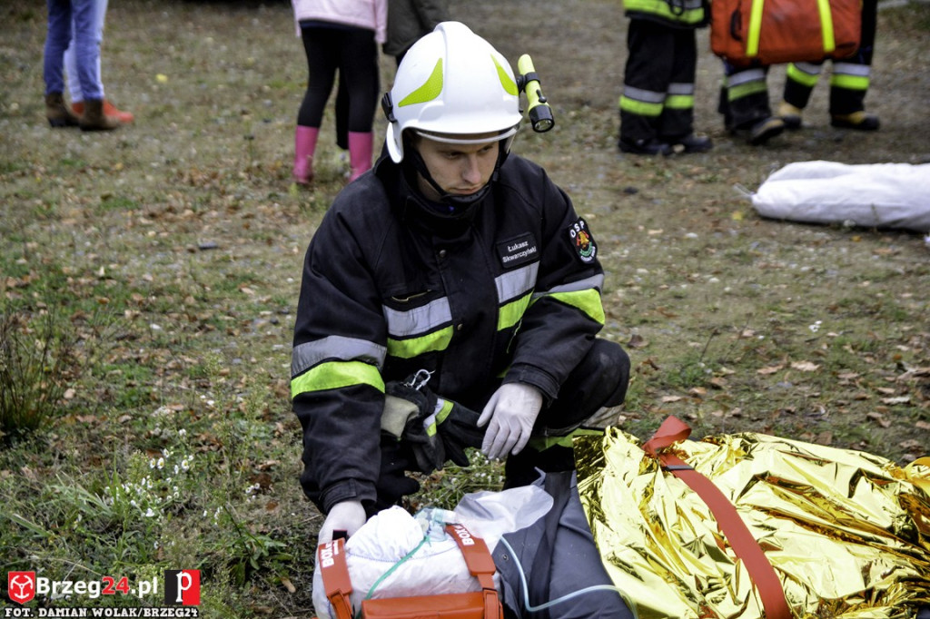 Pożar magazynu i wypadek samochodowy podczas ćwiczeń strażaków [fotorelacja]