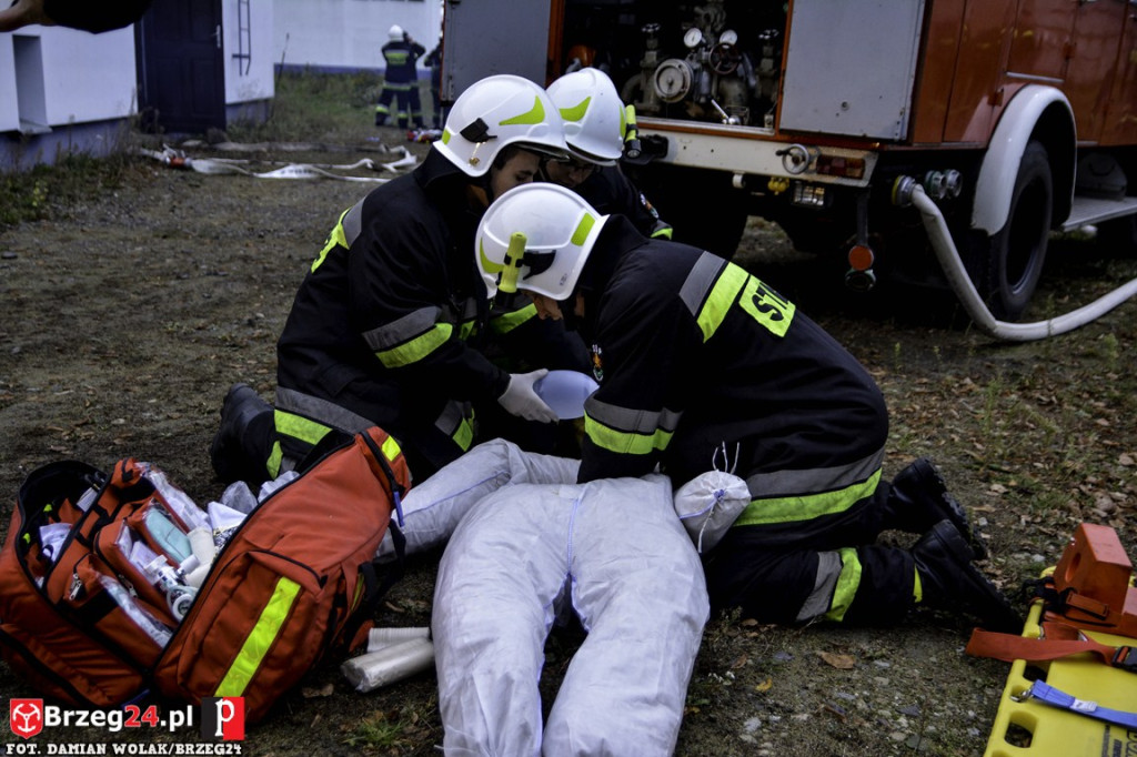 Pożar magazynu i wypadek samochodowy podczas ćwiczeń strażaków [fotorelacja]