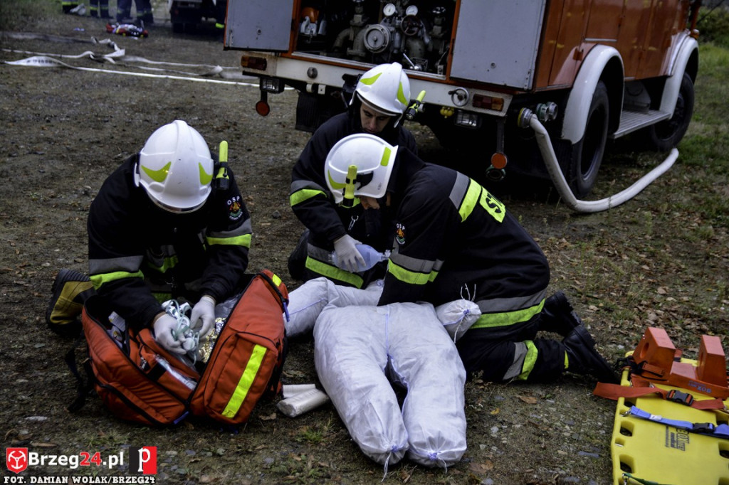 Pożar magazynu i wypadek samochodowy podczas ćwiczeń strażaków [fotorelacja]