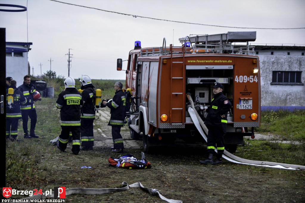 Pożar magazynu i wypadek samochodowy podczas ćwiczeń strażaków [fotorelacja]