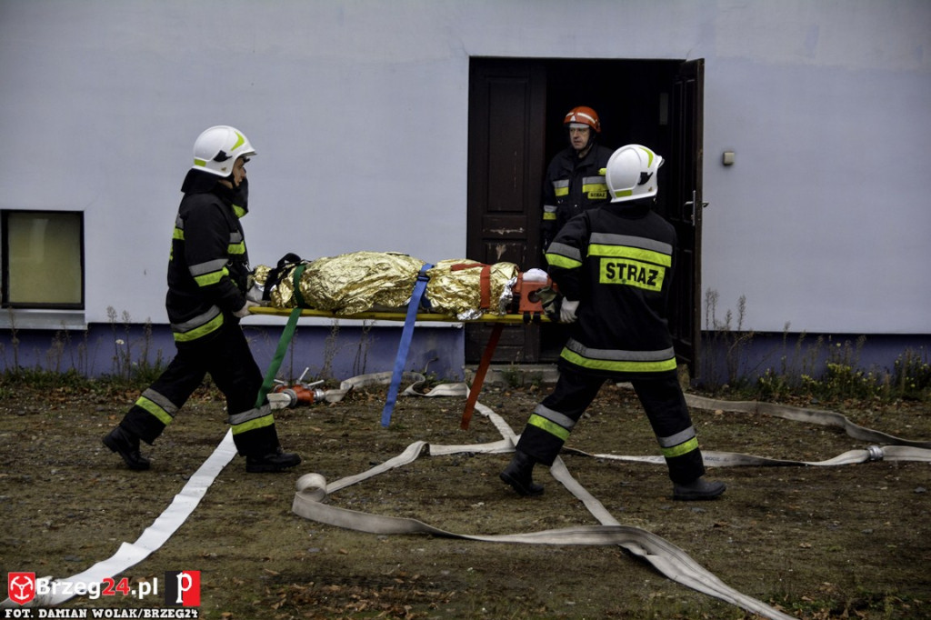 Pożar magazynu i wypadek samochodowy podczas ćwiczeń strażaków [fotorelacja]