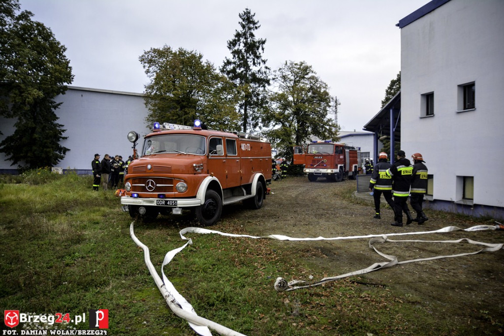 Pożar magazynu i wypadek samochodowy podczas ćwiczeń strażaków [fotorelacja]