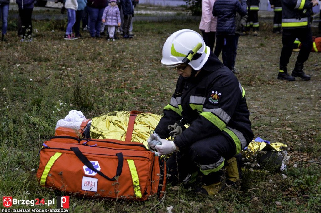 Pożar magazynu i wypadek samochodowy podczas ćwiczeń strażaków [fotorelacja]