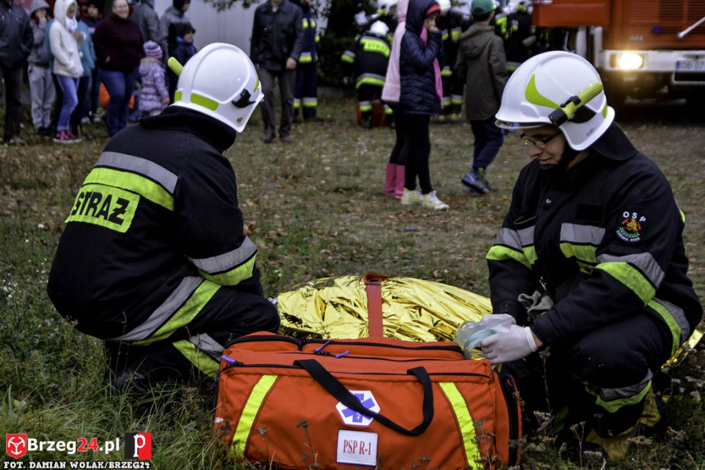 Pożar magazynu i wypadek samochodowy podczas ćwiczeń strażaków [fotorelacja]