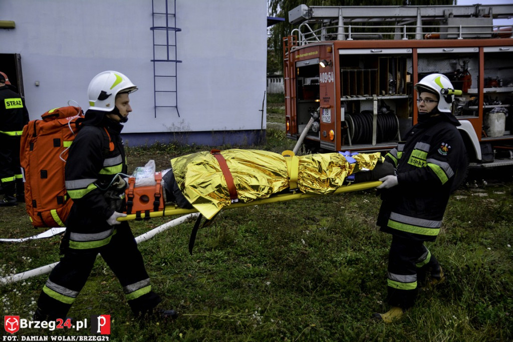 Pożar magazynu i wypadek samochodowy podczas ćwiczeń strażaków [fotorelacja]