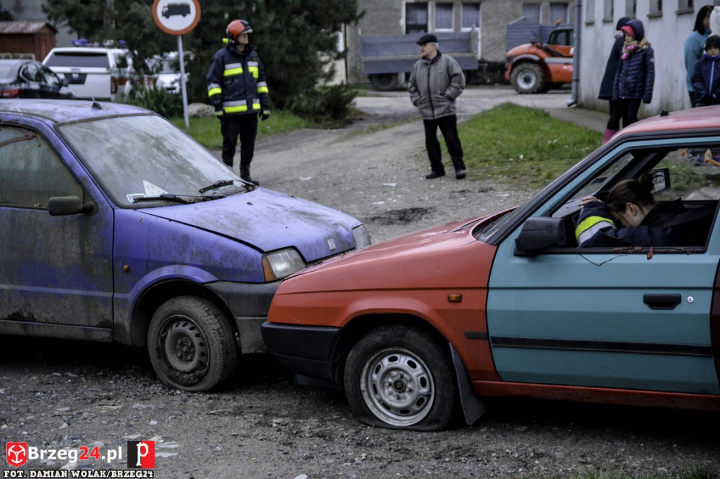 Pożar magazynu i wypadek samochodowy podczas ćwiczeń strażaków [fotorelacja]
