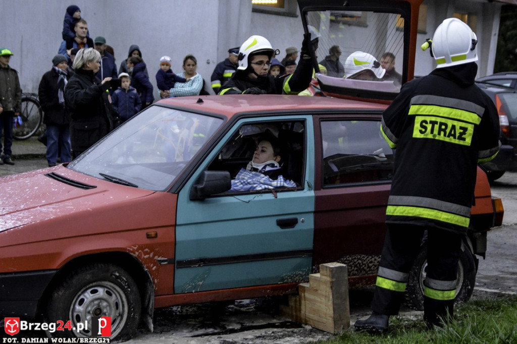 Pożar magazynu i wypadek samochodowy podczas ćwiczeń strażaków [fotorelacja]