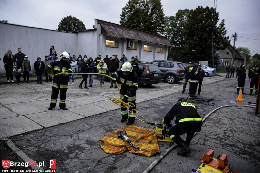 Pożar magazynu i wypadek samochodowy podczas ćwiczeń strażaków [fotorelacja]