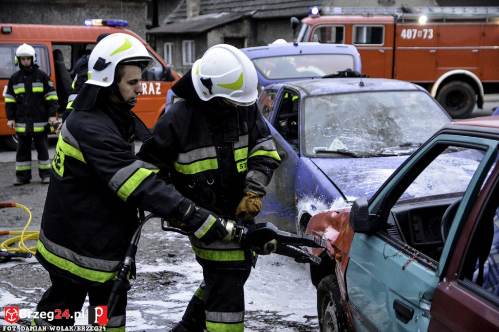 Pożar magazynu i wypadek samochodowy podczas ćwiczeń strażaków [fotorelacja]