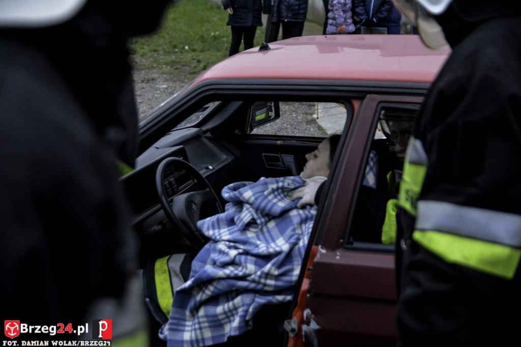 Pożar magazynu i wypadek samochodowy podczas ćwiczeń strażaków [fotorelacja]