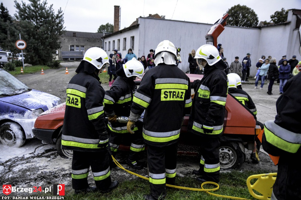 Pożar magazynu i wypadek samochodowy podczas ćwiczeń strażaków [fotorelacja]