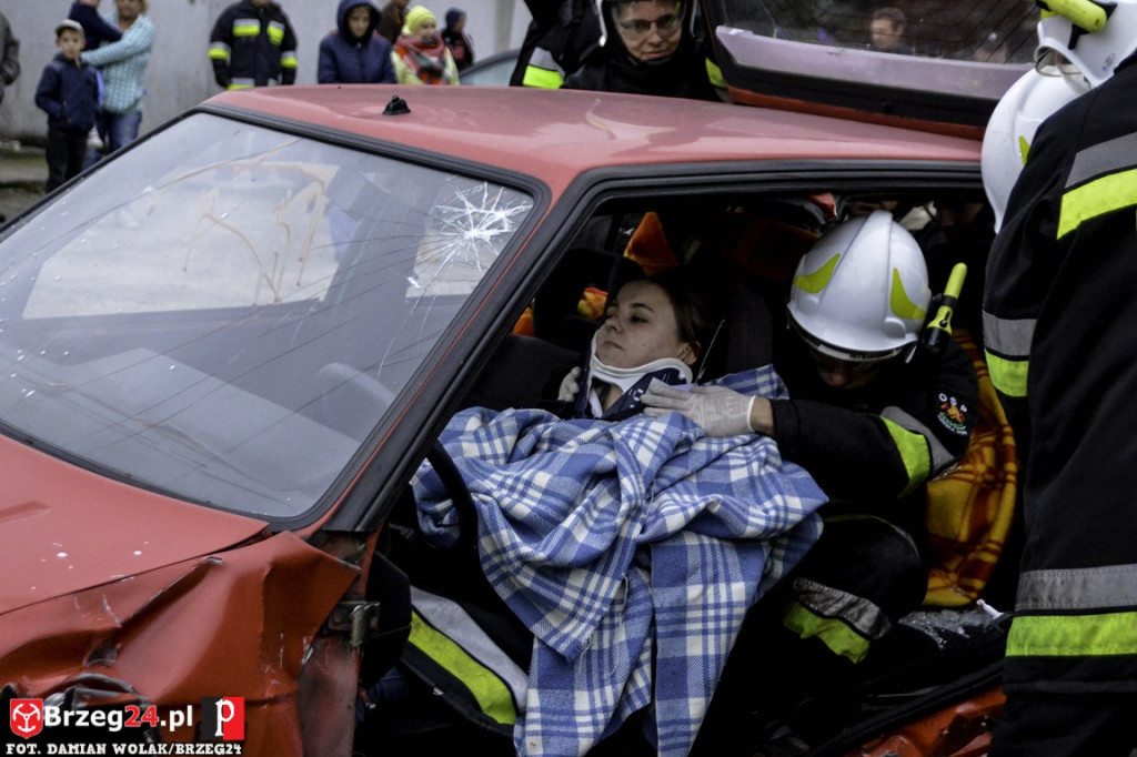 Pożar magazynu i wypadek samochodowy podczas ćwiczeń strażaków [fotorelacja]