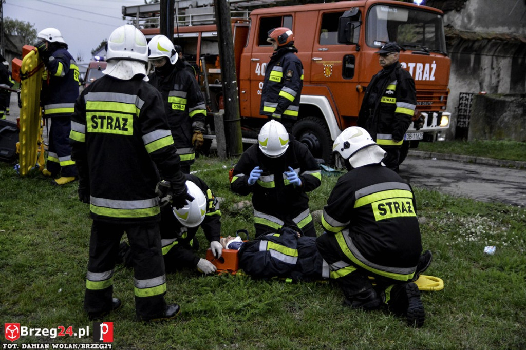 Pożar magazynu i wypadek samochodowy podczas ćwiczeń strażaków [fotorelacja]
