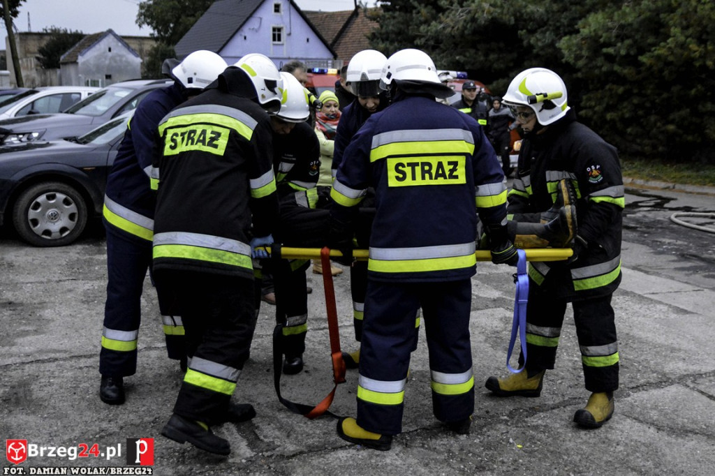 Pożar magazynu i wypadek samochodowy podczas ćwiczeń strażaków [fotorelacja]