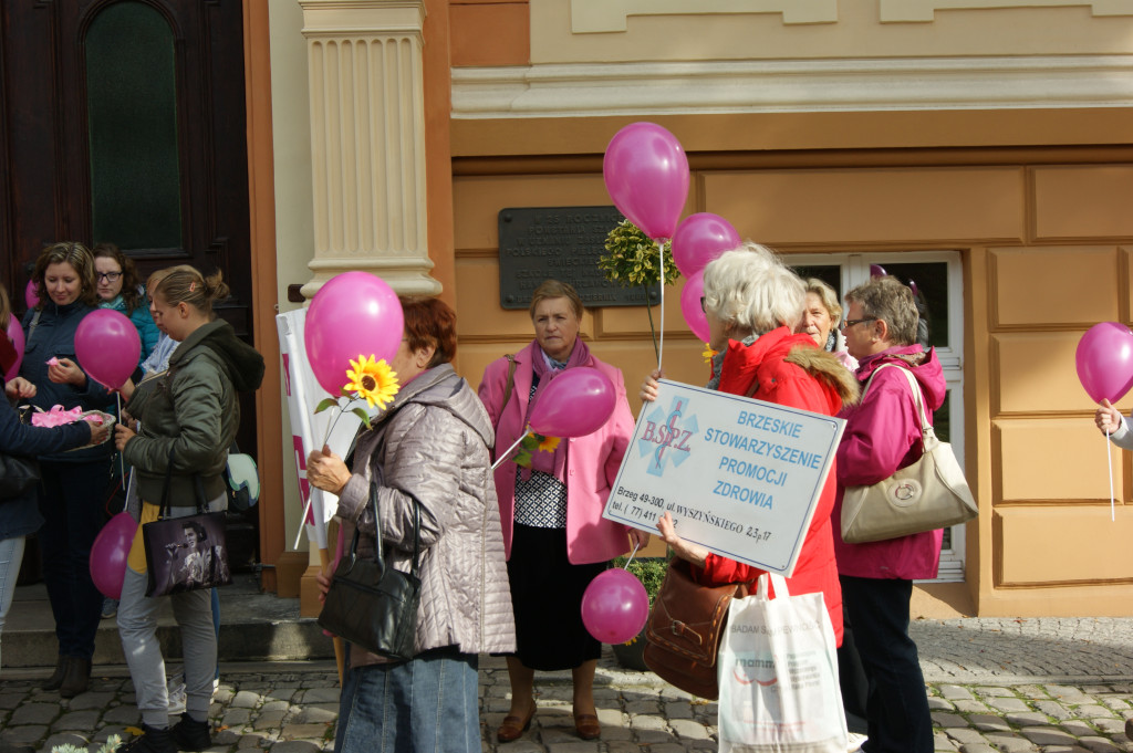 Drugi Marsz Różowej Wstążki w Brzegu [fotorelacja]