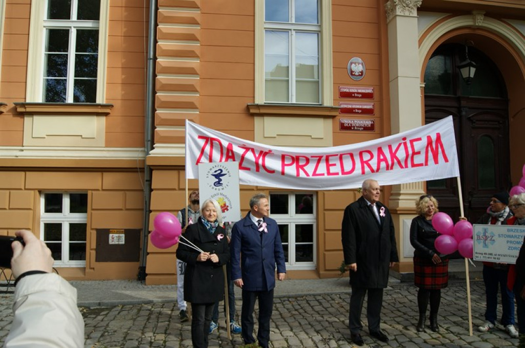 Drugi Marsz Różowej Wstążki w Brzegu [fotorelacja]